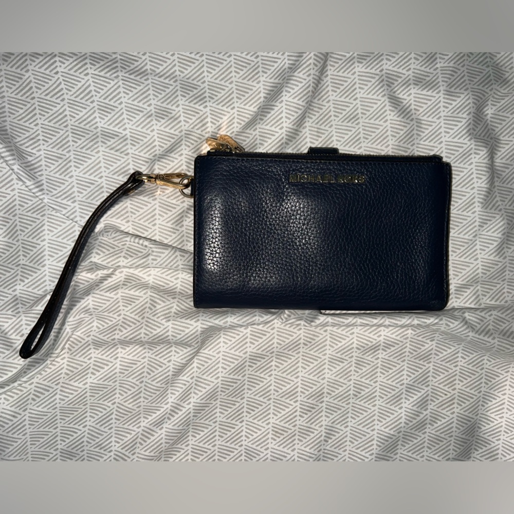 Michael kors wristlet wallet